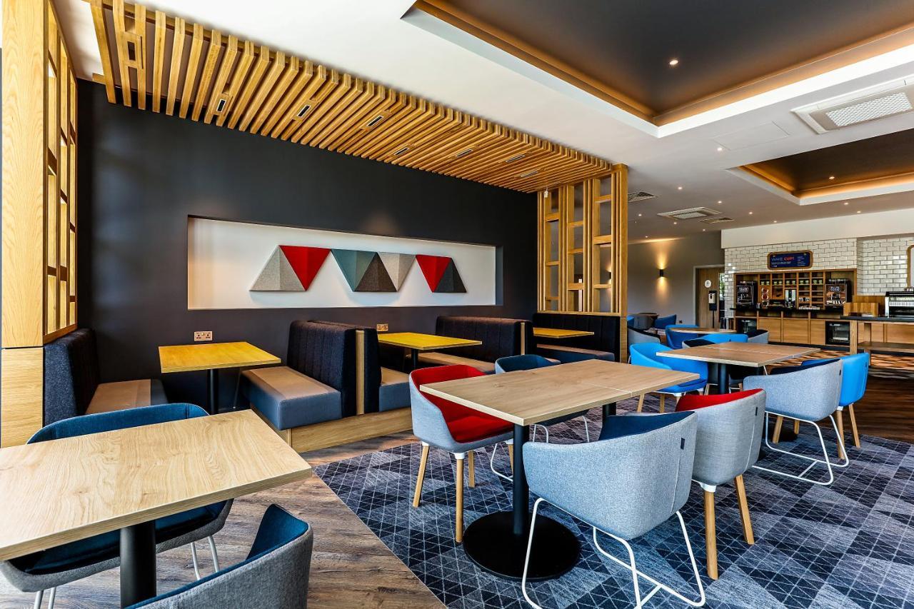 Holiday Inn Express - Bicester By Ihg Exterior photo