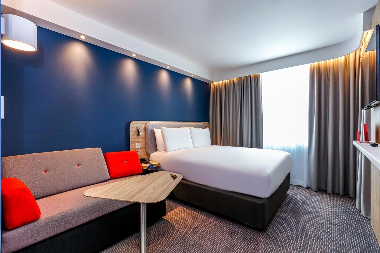 Holiday Inn Express - Bicester By Ihg Exterior photo