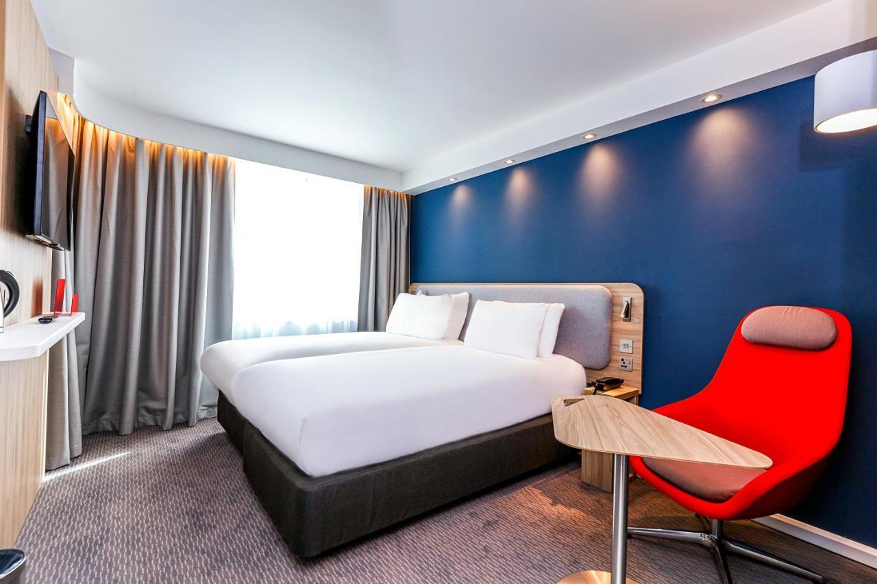 Holiday Inn Express - Bicester By Ihg Exterior photo