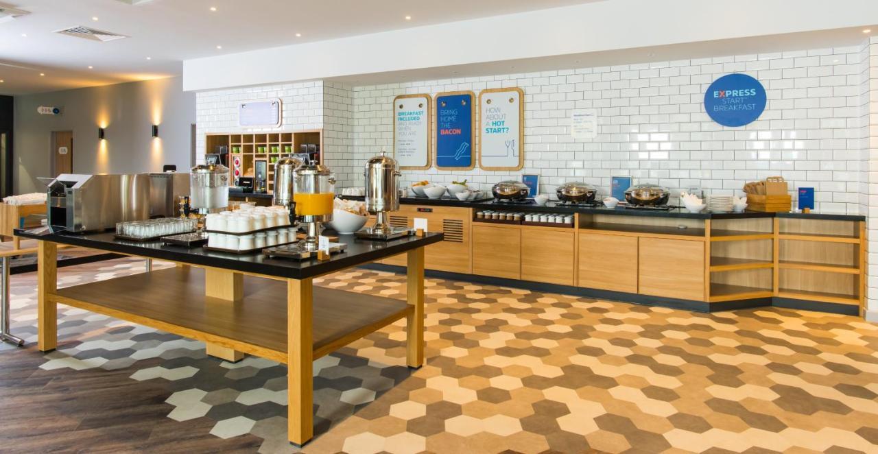 Holiday Inn Express - Bicester By Ihg Exterior photo